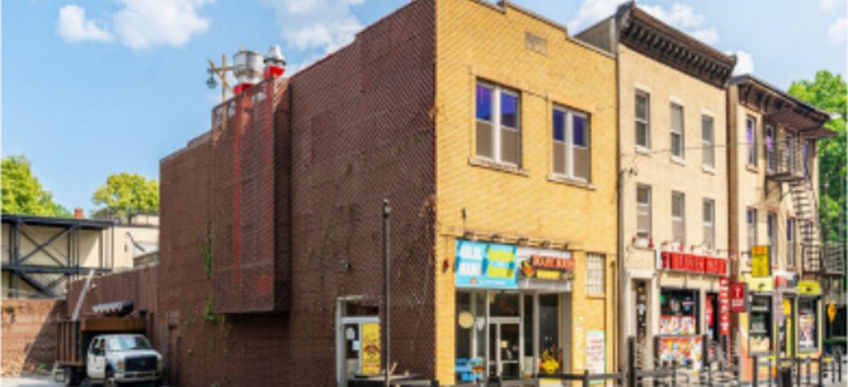 Mixed-use apartment and retail frontage in Newark, NJ